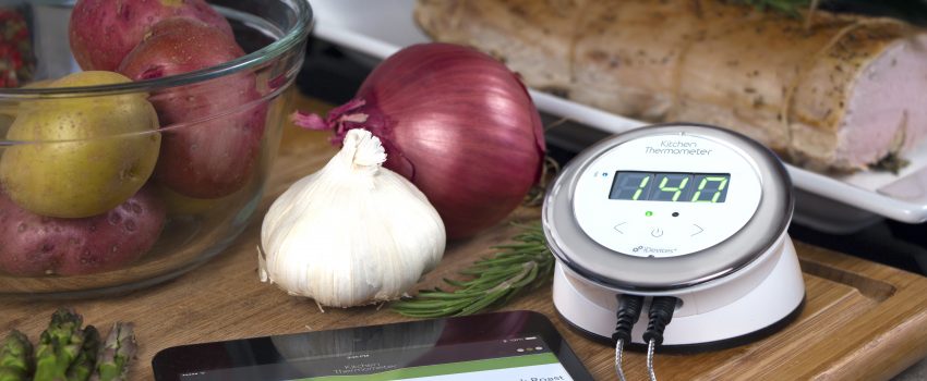 KitchenThermometer-Lifestyle-iPad_Roast