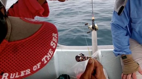how-to-tie-the-FG-knot-quickly-with-bobbin-Photo-by-Sport-Fishing-Asia-e1385092129785