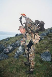 Country music star Craig Morgan pauses with a great trophy after an arduous hunt. 