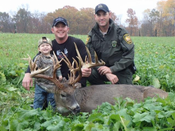 outdoorhub-is-this-rumored-300-inch-ohio-buck-the-next-pope-and-young-no.-2-2015-11-02_16-23-02-800x600